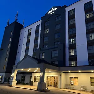 Hotel Country & By Radisson, Falls, On ***